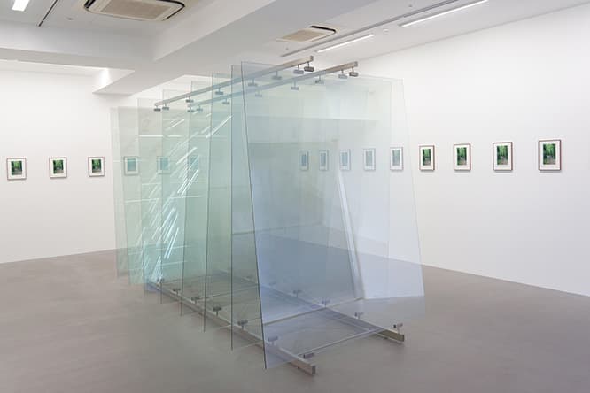 『8 Glass Panels』[CR: 928], 2012 Glass and steel construction, 220 x 160 x 350 cm (c) Gerhard Richter , Courtesy of  WAKO WORKS OF ART