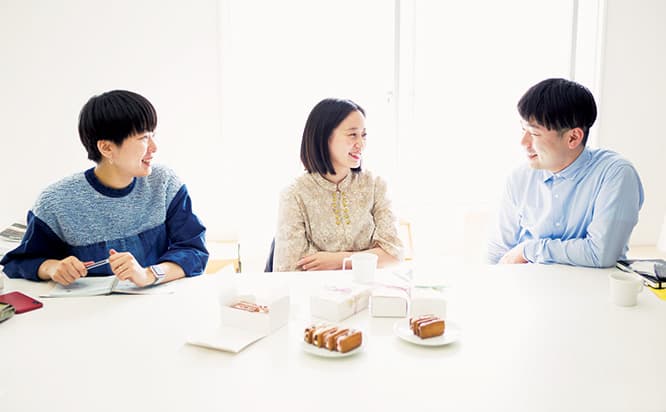 左から田部井美奈さん、平野紗季子さん、後藤裕一さん。