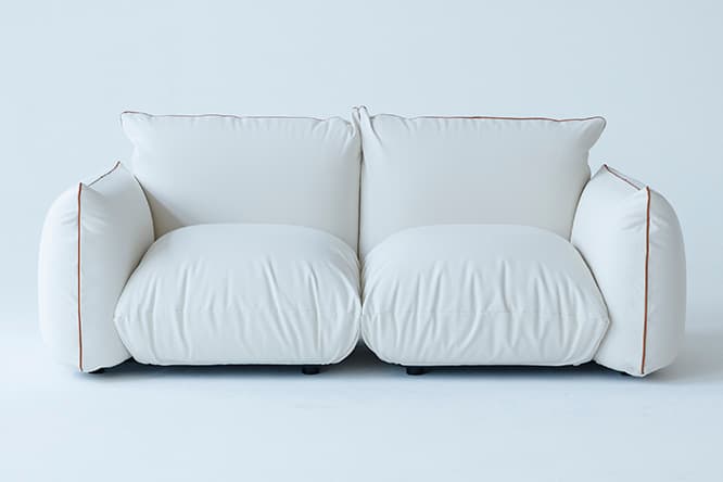 《マレンコ》2人掛け706,000円、カバー単体346,000円。