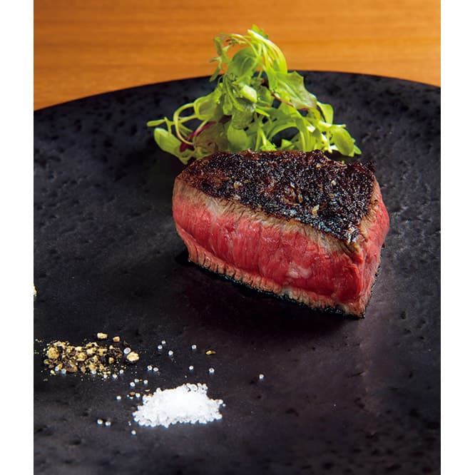 前田牧場 黒毛和牛のステーキ。この日の部位はクリ（100G・3,000円。写真は200G）