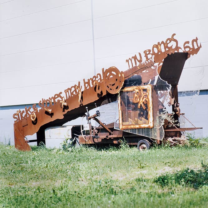 90年代以降未公開だった《スティックス＆ストーンズ》。Courtesy Ron Arad Associates