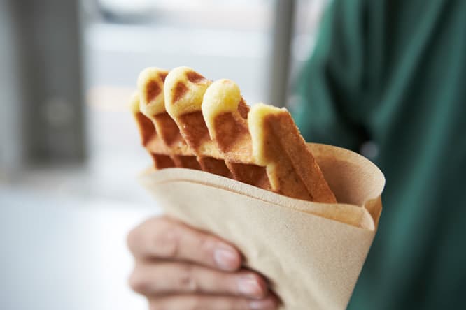 バニラビーンズを贅沢に使用した生地をオーダーを受けてから丁寧に焼き上げる《リエージュワッフル》などを展開予定。
