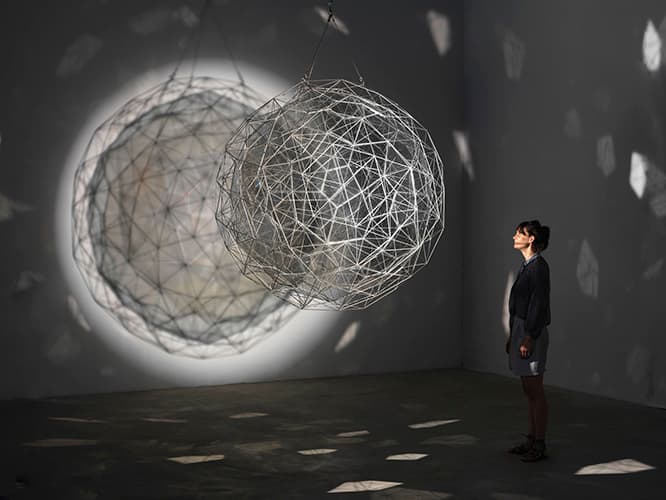 今回、テートに寄贈された作品《Stardust particle 2014》。