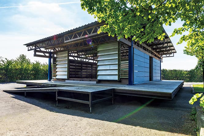 ジャン・プルーヴェのモバイル建築展『北ー南』。