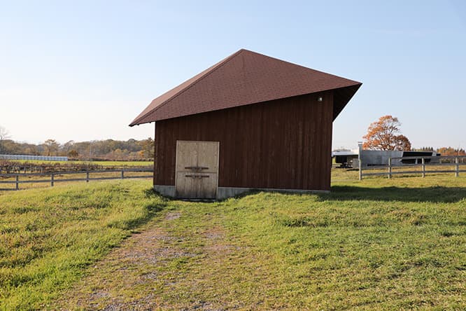 馬と泊まる!? 隈研吾監修の実験住宅がホテルになりました。