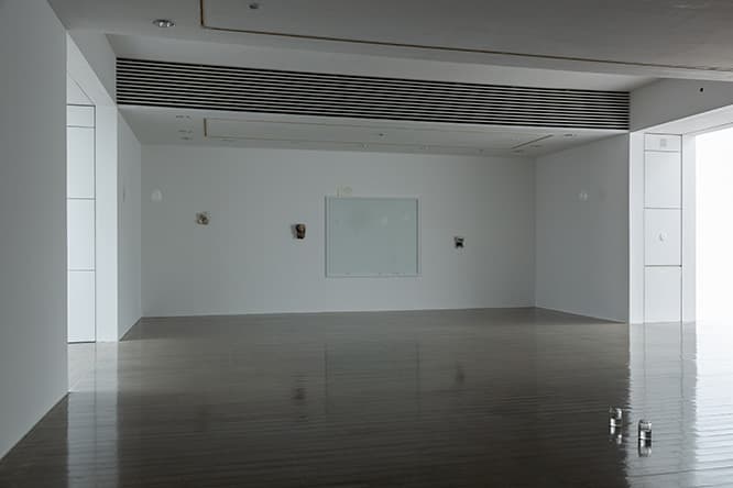 4室は2室と似たような構成。「生活や人生は繰り返される」（内藤）、そのことを象徴する。