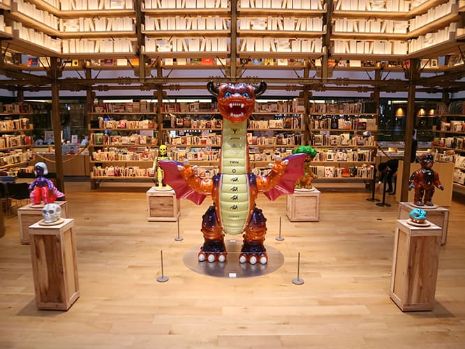 会場の中央に鎮座する《Magic dragon》。絶好の撮影スポットにもなっている。
