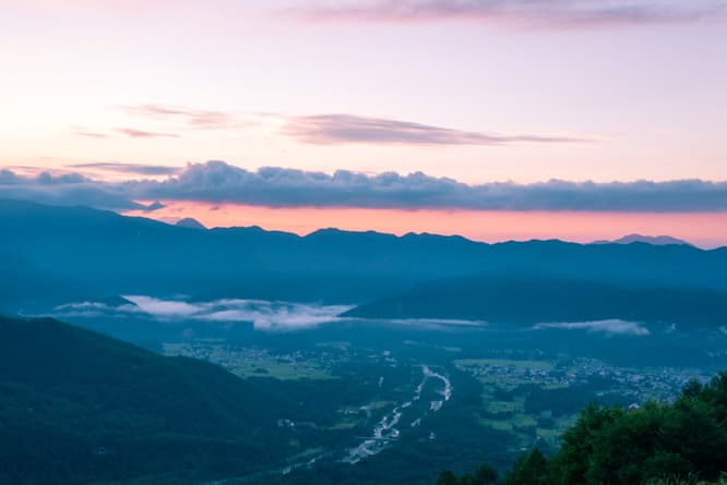 標高1200mから麓を見渡す。天気によっては雲海を見ることもできる。