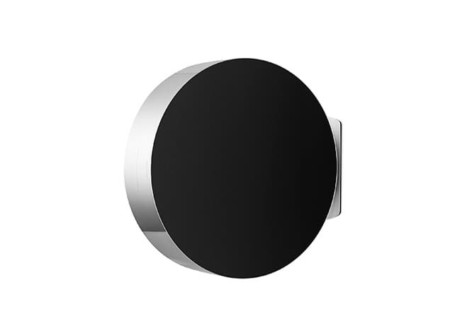 《Beosound Edge》は壁にも設置可能。AirPlay 2、Chromecast、Bluetoothに対応し、抜群のストリーミング体験を提供する。