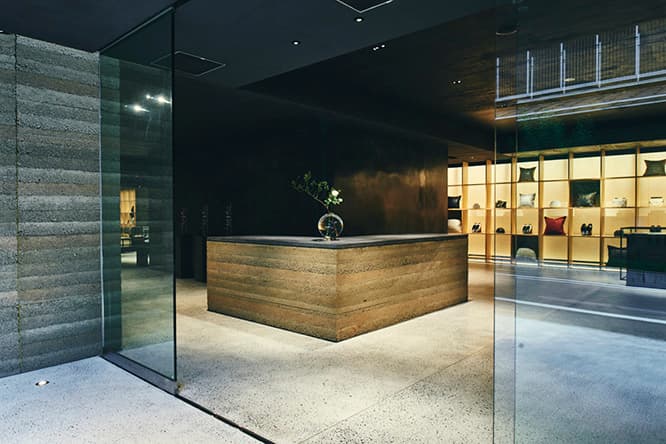 ラウンジやギャラリーも併設。〈HOSOO FLAGSHIP STORE〉がオープン。