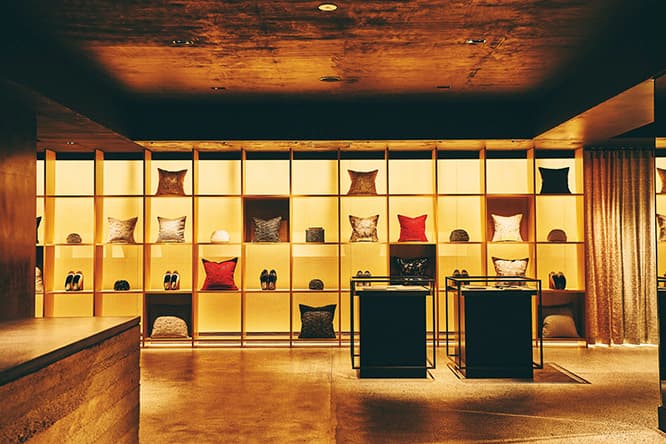 ラウンジやギャラリーも併設。〈HOSOO FLAGSHIP STORE〉がオープン。