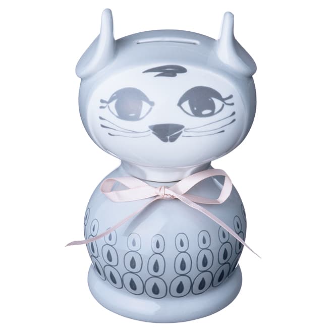 ビヨン・ヴィンブラッドが1969年に制作した猫型の貯金箱《ミランダ マネーキャット》が誕生50周年を機に復刻された。穴が頭のてっぺんにあり首のリボンで留められた頭と体を離すことで中のコインを取り出すことができる。ミランダは彼の飼っていたネコと同じ名前だそう。5,500円