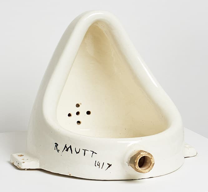 マルセル・デュシャン《泉》1917/1950年。Philadelphia Museum of Art. 125th Anniversary Acquisition. Gift （by exchange） of Mrs. Herbert Cameron Morris, 1998 © Association Marcel Duchamp／ADAGP, Paris &amp; JASPAR, Tokyo, 2018 G1311 