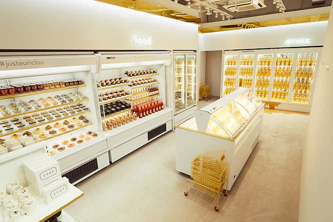 期間限定コンビニの名は〈カルチエ〉。