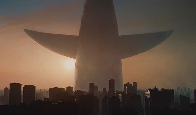高層ビル群の向こうに忽然と現れた「太陽の塔」のイメージも、映画内に登場する。