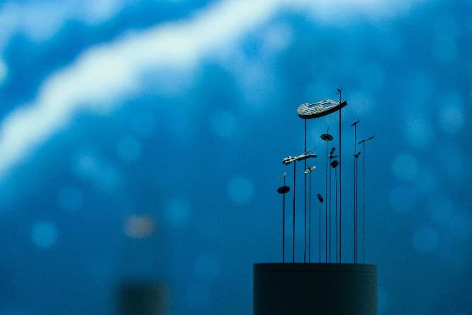 デザインスタジオ we+によるインスタレーション『FLUX』