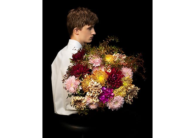 〈propellaheart（プロペラート）〉　2011年まで〈ISSEY MIYAKE〉のクリエイティブディレクターを務め、過去には〈良品計画MUJI to GO〉ディレクター、〈資生堂 LlNK OF LlFE プロジェク卜〉展覧会ディレクターなどを手がけてきた藤原大によるクリエイティブユニット。都市における花を用いた空間演出を手がける。