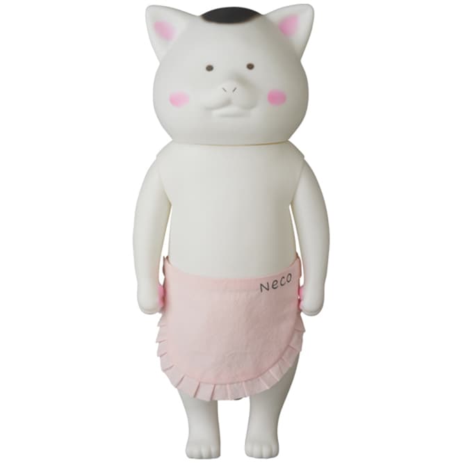 ソフビフィギュア VCD 猫村ねこ 10,000円（税抜）。11月下旬にメディコム・トイ直営店舗とオンラインストア各店にて発売予定。※数量限定商品のため、在庫が無くなり次第、販売は終了となります。