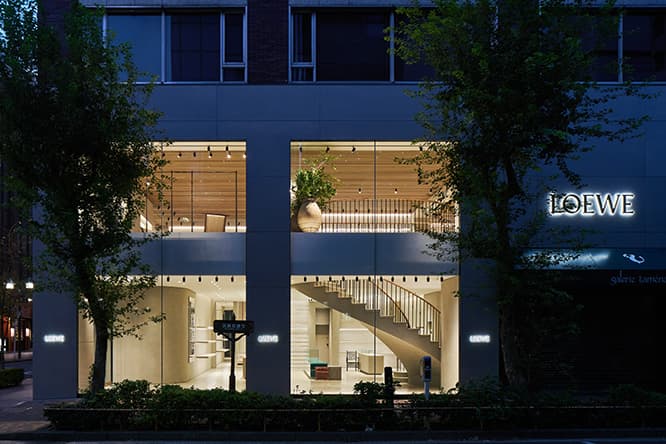 〈CASA LOEWE Tokyo〉（カサ ロエベ 東京）店舗外観。