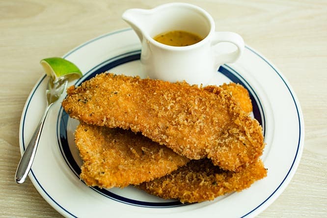 追加カツレツでタワーに！ 「追加平民カツレツ」1枚220円（以下税込）、「追加貴族カツレツ」1枚550円。