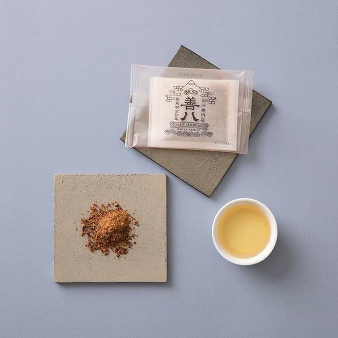 鰹荒節100％。1パックが4gと少量のため1人分の調理にも便利。