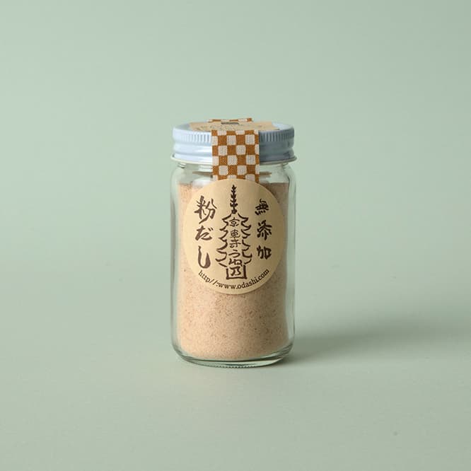 40g 994円（税込）。瓶の中に小さいスプーン入り。問い合わせ TEL 0120 821 218。