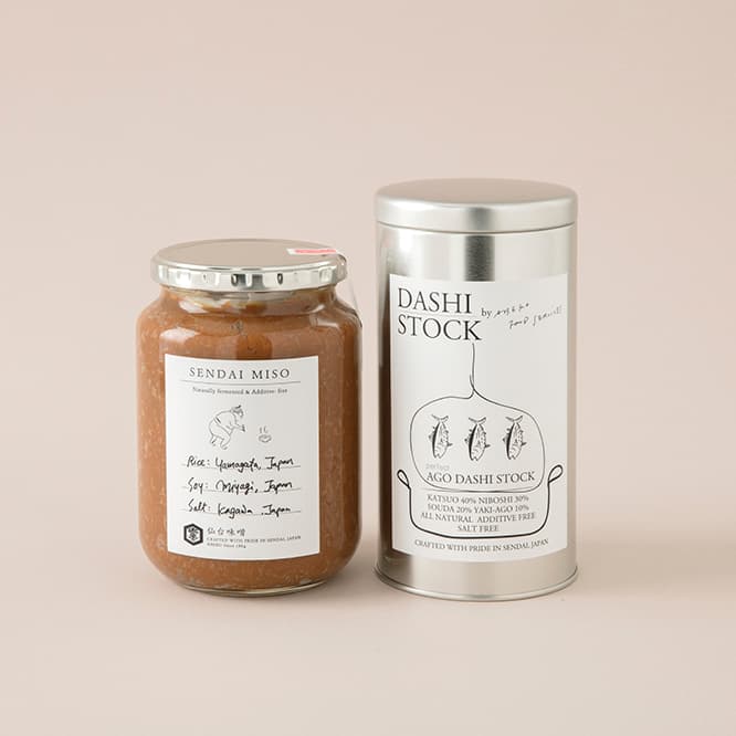 DASHI STOCK7g×16袋（8袋ずつ袋詰め）と仙台味噌850gセット3,500円。サロン アダム エ ロペ東急プラザ銀座店、アトレ吉祥寺店、あべのHoop店などで購入可。問い合わせ TEL 022 393 8283。