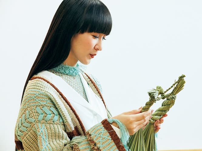 完成した「祝酉」と対面。「この愛らしい形に、多くの意味と祈りが込められているんですね」。