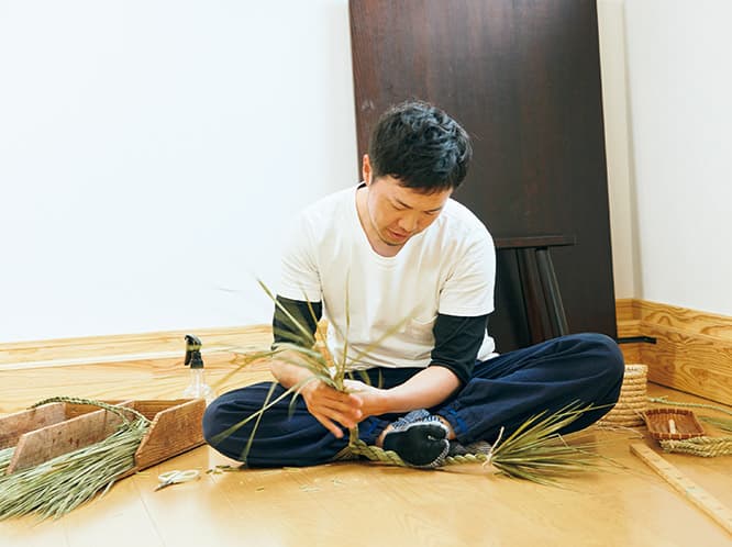 毎年12月は地元のためだけにしめ縄を製作。