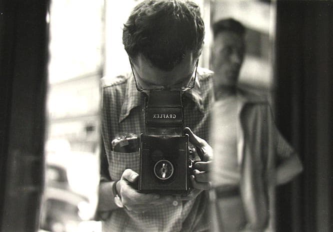 ソール・ライター 《セルフ・ポートレート》 1950年代、ゼラチン・シルバー・プリント (c) Saul Leiter Foundation
