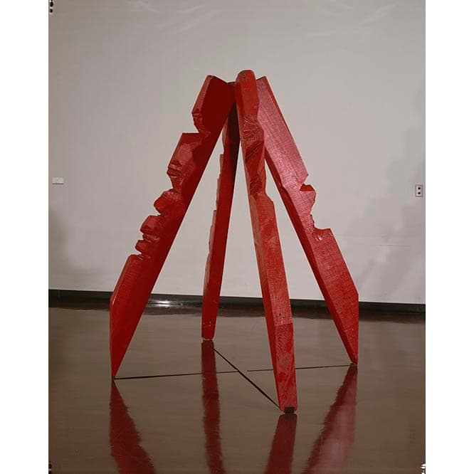 作品《赤い材木》1957年　東京都現代美術館蔵　赤色塗料、木