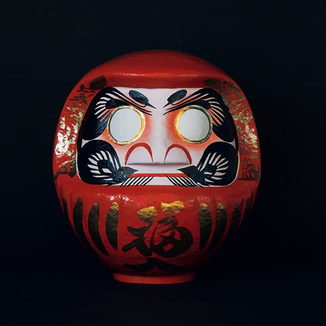 Buying No. 11【 だるま 】  新年に願いごとを託す 縁起のいい"高崎だるま"。　福だるま「8丸」は高さ約33cm。2,400円。