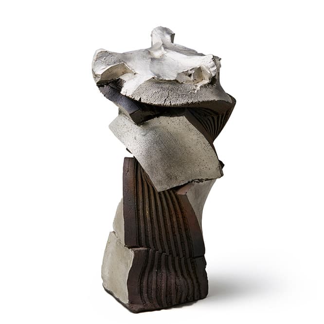 道川 省三, 日本『Tanka with Silver』せっ器、 銀液釉薬、196 x 192 x 350 mm2018年　轆轤（ろくろ）で成形されたダイナミックなフォルムが魅力的。