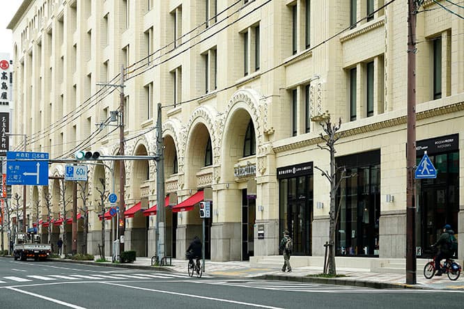 〈シタディーン なんば大阪〉