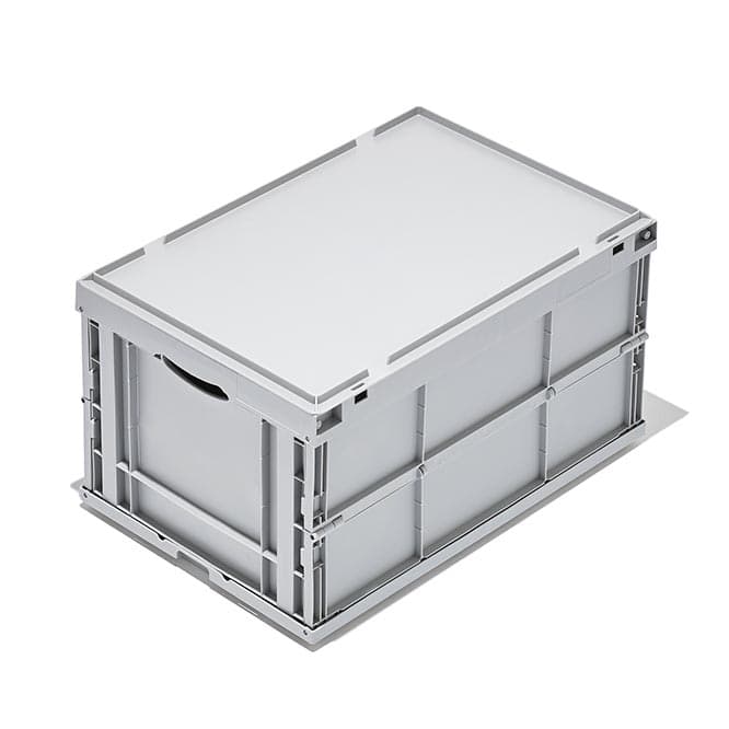 ALUTEC　FOLDING BOX 64LTR　W600×D400×H320mm

アルテック／フォールディングボックス 64LTR　軽量で持ち運びが容易かつ頑丈。マットなグレーはどんなインテリアにも馴染む。蓋を付けたままスタッキングが可能。本体4,000円、蓋1,200円（P.F.S パーツセンター TEL 03 3719 8935）。
