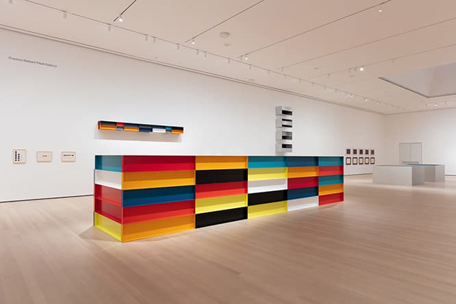 《Untitled.》(1991)。エナメルがけをしたアルミニウム製。© 2019 Judd Foundation/Artists Rights Society (ARS), New York. Photo: John Wronn