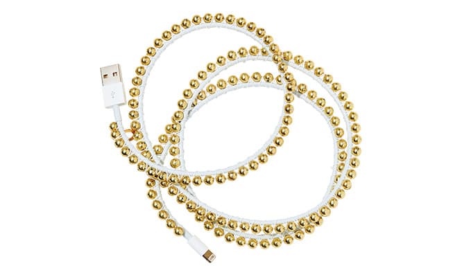  BLESS   ファッション界を拠点としつつ日常の斬新なプロダクトもリリースしてますとか。CHARGER CABLE 24,000円、MULTIPLUG ARTIFICIAL STONE 39,000円、USB STICK各28,000円（シボネ青山 TEL 03 3475 8017）。