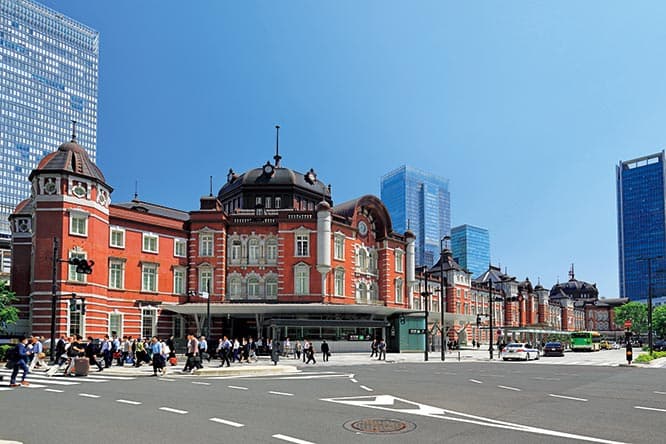 2. 人生をかけた悲願の集大成【東京駅丸の内駅舎（中央停車場）】
日銀よりドームが目立つしデザインもまとまっている。努力したのがよくわかります。金吾は日本で最初の建築家であり、最後の様式建築家でもある。その様式建築 “滅びの第一楽章” である東京駅はそれ以上古くならないからこそ、逆に新しいままなんでしょうね。(c) Aflo