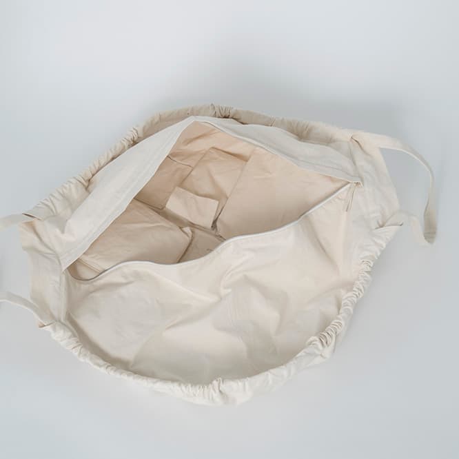 《THE PLUMBER BAG》はチャックの中にたくさんのポケットが。
