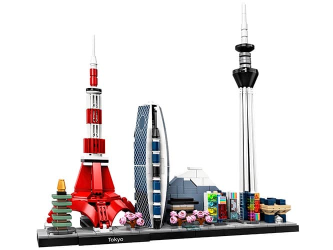 一番右端の〈東京ビックサイト〉の形はまさにレゴ向き！　満開の桜も見事に再現。