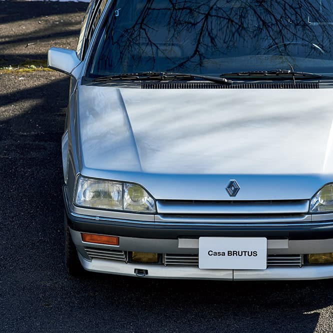 取材車は1988年のマイナーチェンジ時に追加された最上級グレード「バカラ」。