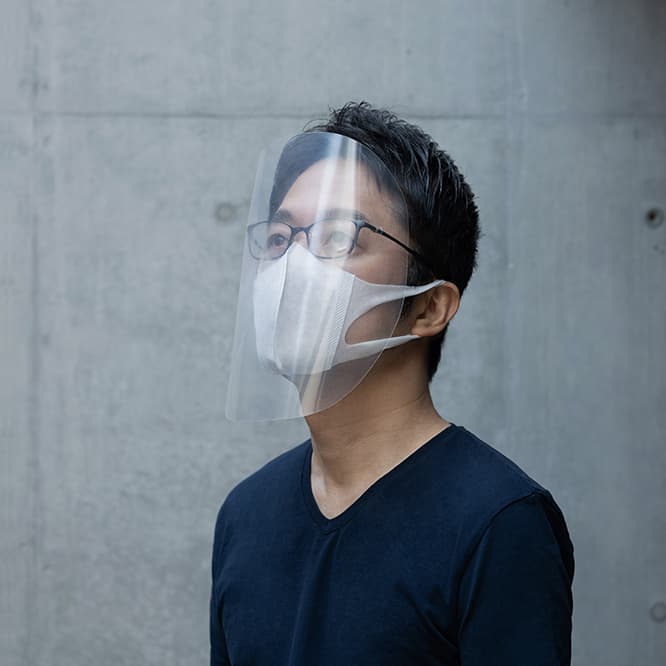 吉岡徳仁が発表した《Easy-to-make FACE SHIELD》。