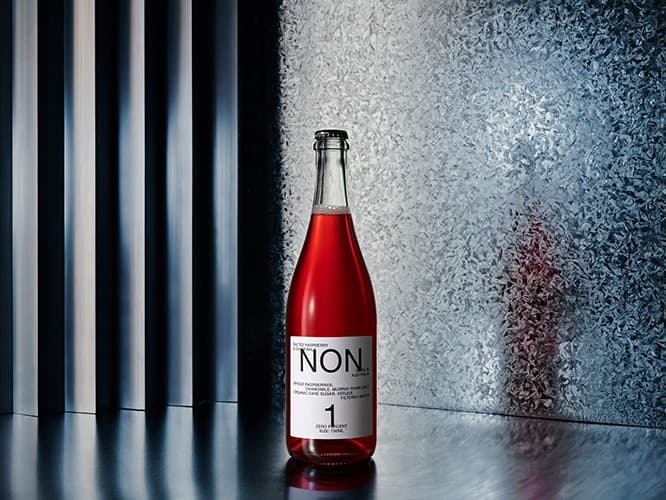 1.「SALTED RASPBERRY &amp; CHAMOMILE／ソルティッド・ラズベリー＆カモミール」ボタニカル：ラズベリー、カモミール　果汁：ブドウ果汁