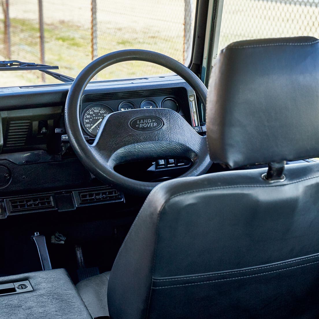 90年以降はダッシュボードが乗用車に準じたデザインに。