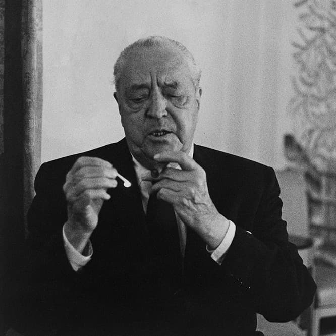 近代建築三大巨匠のひとり、ミース・ファン・デル・ローエ（1886-1969）。
