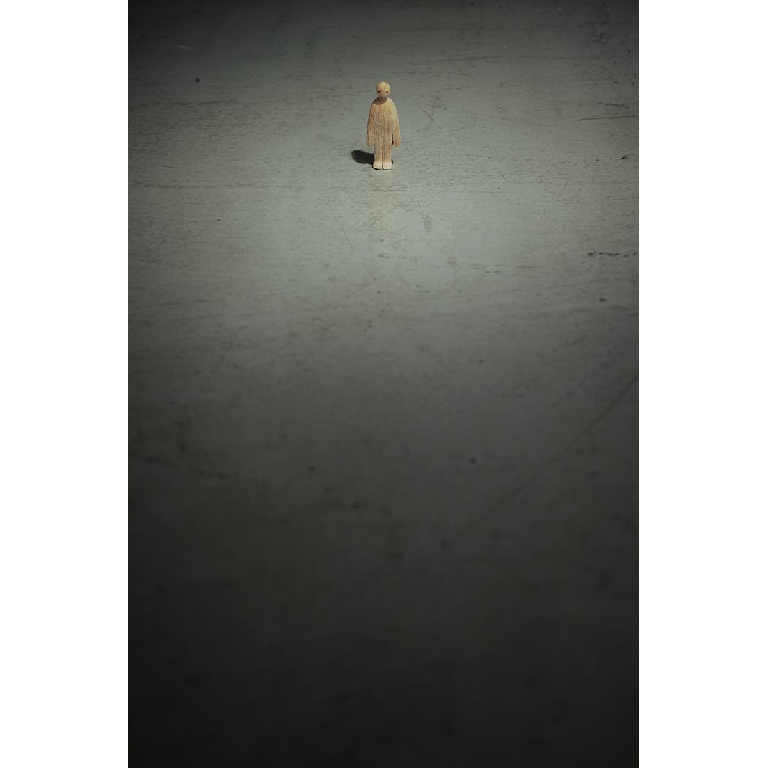 内藤礼《ひと》（2014 年／資生堂蔵　資生堂ギャラリー、東京『椿会展ー初心ー』。撮影：畠山直哉）