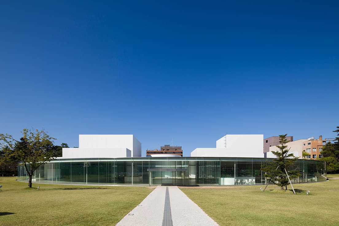 〈金沢21世紀美術館〉外観。撮影：渡邉修。