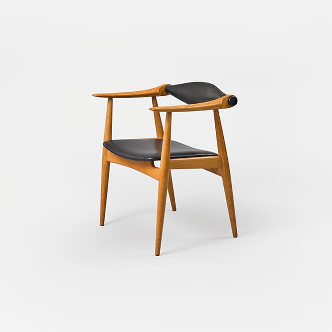 《Yoke Chair》Hans Wegner（Denmark,1959）。