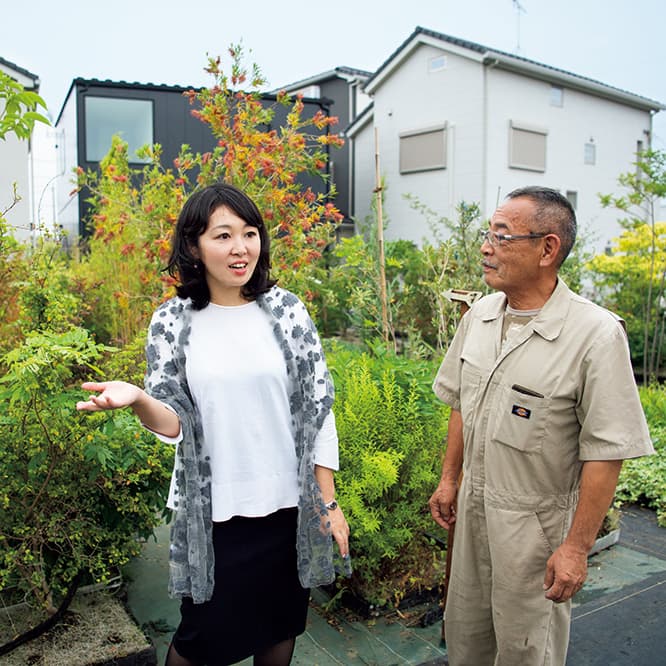 岩瀬諒子　いわせりょうこ　1984年、新潟県生まれ。京都大学大学院工学研究科修了。スイスの設計事務所EM2N、隈研吾建築都市設計事務所を経て2013年に独立。大阪府の木津川沿いの堤防をリノベした遊歩空間〈トコトコダンダン〉でグッドデザイン賞金賞受賞。2020年ヴェネチア・ビエンナーレ日本館の出展作家に選出。