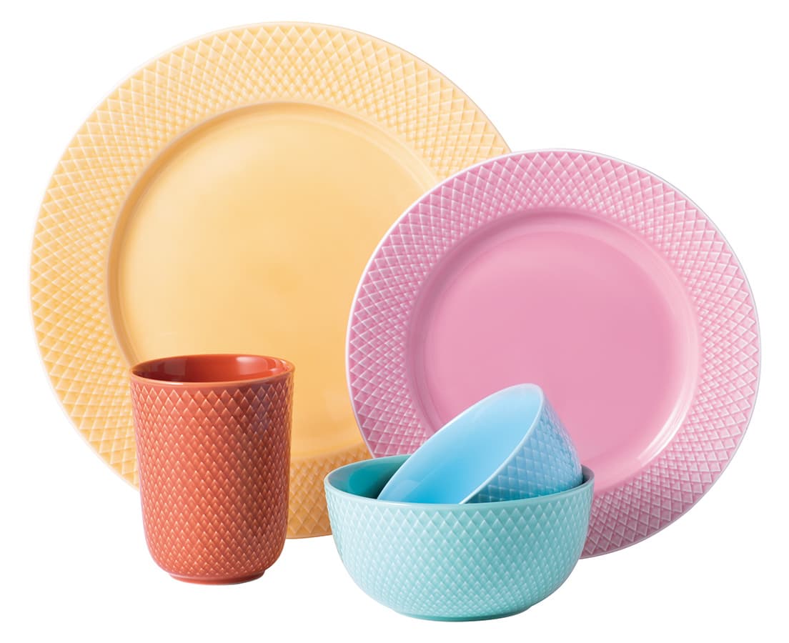 全10色展開。3,400円〜。